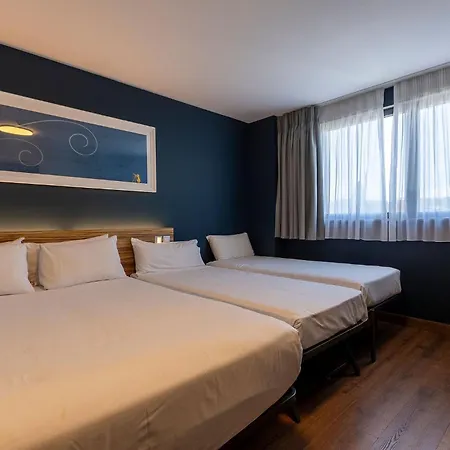 Travelodge Poblenou Hotel *