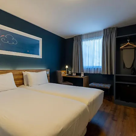Travelodge Poblenou Hotel *