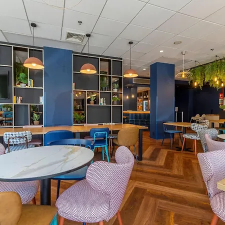 Travelodge Poblenou Hotel *
