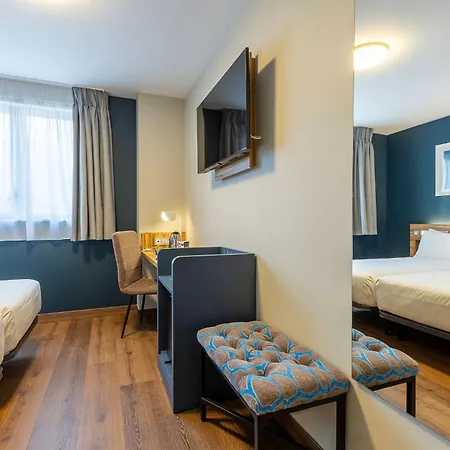 Travelodge Poblenou Hotel *