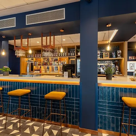Travelodge Poblenou Hotel *