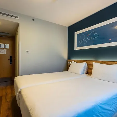 Travelodge Poblenou Hotel *