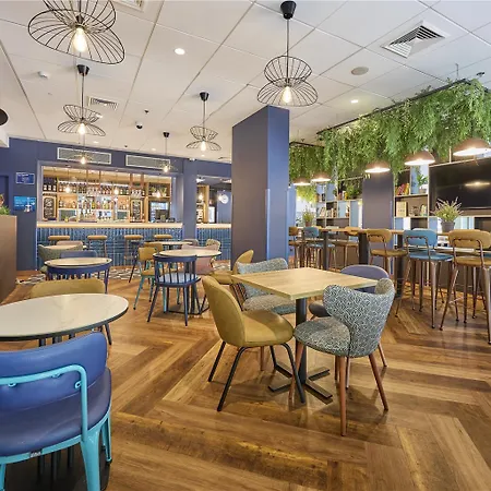 Travelodge Poblenou Hotel *